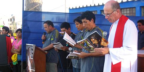 (right) Columban Priest Associate, Fr Joe Ruys completes six years of mission at the parish of The Holy Angels of Huandoy, Lima, Peru, in 2012.