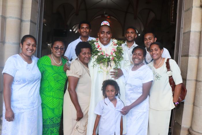 Fr Aminiasi Ravuwai and some of his siblings