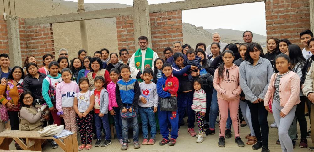 Columban with the people in Peru - Photo: Fr Patrick Raleigh