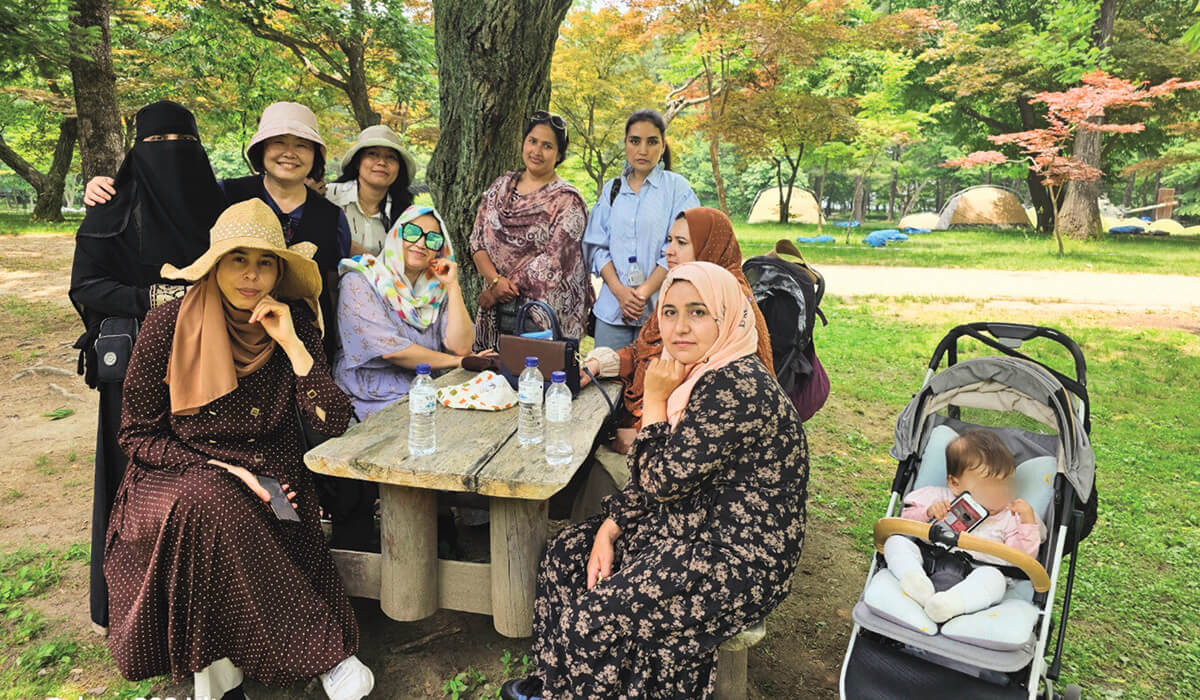 Columban lay missionary Lee Kyung-Ja Christina on an outing on Nami Island with migrant mothers and their children. - Photos: Lee Kyung-Ja Christina