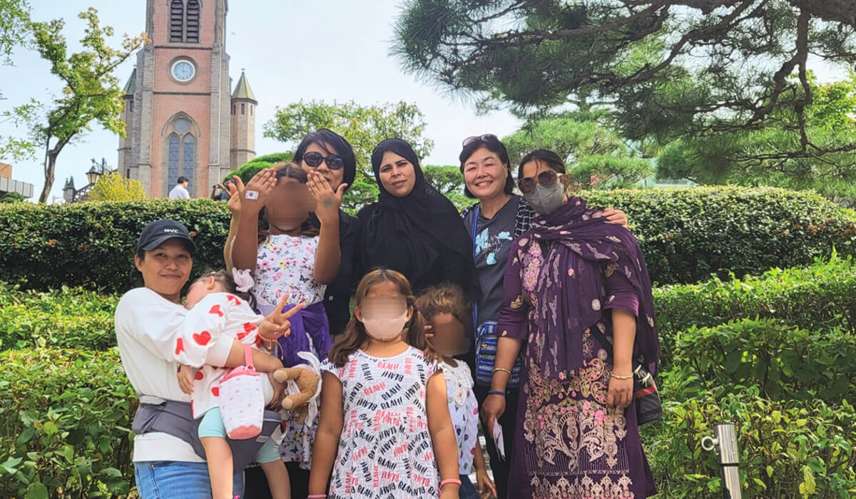Columban lay missionary Lee Kyung-Ja Christina on an outing on Nami Island with migrant mothers and their children. - Photo: Lee Kyung-Ja Christina