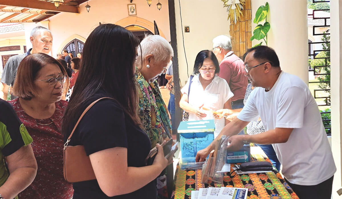 Columban Fr Jovito Dales with parishioners during the Mission Appeal in Gusa, Cagayan de Oro City, Misamis Oriental. Photo: Fr Jovito Dales SSC